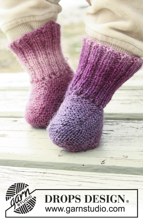 Sweet Evelina Socks / DROPS Baby 20-3 - Knitted baby socks in DROPS Delight