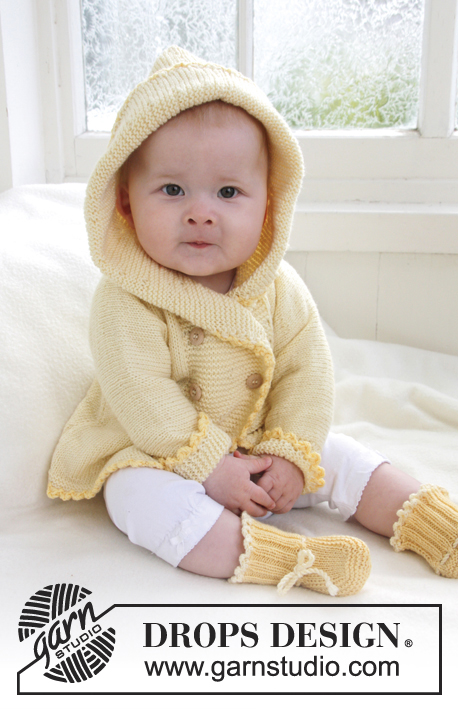 Buttercup / DROPS Baby 21-1 - Dětský kabátek s kapucí a botičky pletené vroubkovým vzorem z příze DROPS BabyMerino 