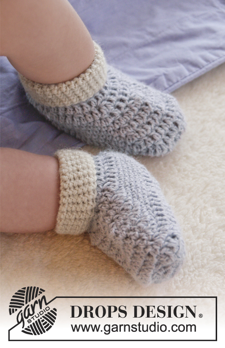 Baby Steps / DROPS Baby 25-20 - Crochet baby slippers in DROPS Alpaca. Size 0 - 4 years.