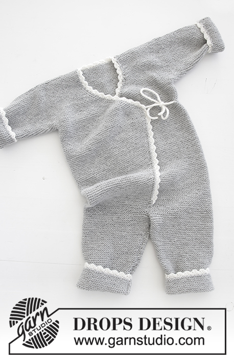 Time for Fun / DROPS Baby 31-15 - Ensemble bébé au tricot: Combinaison tricotée pour bébé, au point mousse avec bordures au crochet, bonnet tricoté au point mousse avec bordure au crochet et pompons et chaussettes, en DROPS BabyMerino. De la taille prématuré au 4 ans