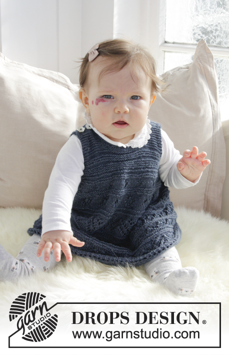 Serafina / DROPS Baby 31-17 - Vestido de punto con patrón de calados y punto musgo para bebé. Talla 0 – 4 años. La pieza está tejida en DROPS Alpaca.