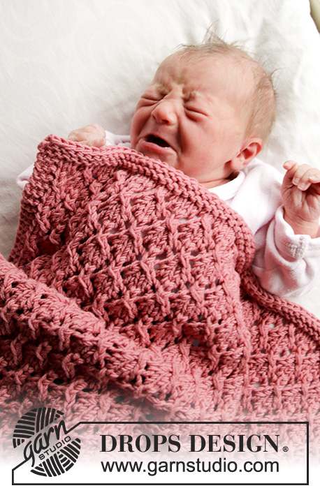 Nighty-Night / DROPS Baby 33-3 - Gebreide deken voor baby in 2 draden DROPS BabyMerino of 2 draden DROPS Nord. Het werk wordt gebreid met kantpatroon. Thema: babydeken