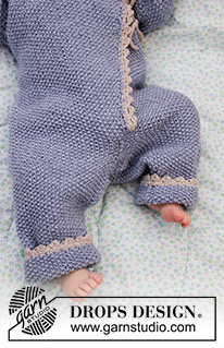 Baby Talk / DROPS Baby 33-30 - Strikket ermsømløs heldress og lue til baby med perlestrikk, riller og heklekant. Settet
er strikket i DROPS BabyMerino.
Størrelse Heldress: 1 måned til 2 år. 
Størrelse Lue: Prematur til 4 år. 
