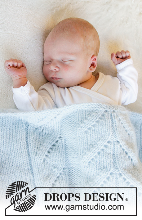 Take Cover / DROPS Baby 33-38 - Couverture tricotée pour bébé en DROPS Air, avec point ajouré. Thème: Couverture bébé