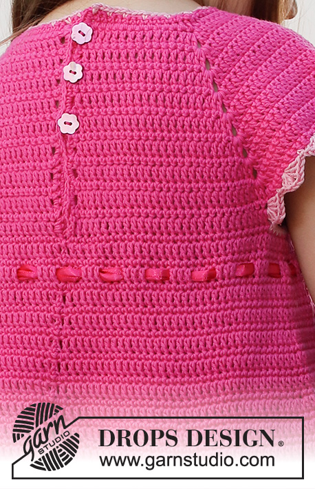 Spring Awaits / DROPS Baby & Children 38-13 - Vestido crochetado de cima para baixo para bebé e criança em DROPS Safran, com raglan e ponto rendado. Tamanhos: 0 meses - 6 anos.