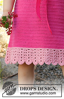 Spring Awaits / DROPS Baby & Children 38-13 - Vestido crochetado de cima para baixo para bebé e criança em DROPS Safran, com raglan e ponto rendado. Tamanhos: 0 meses - 6 anos.