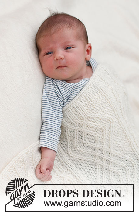 Whisper of White / DROPS Baby & Children 39-2 - Manta tricotada para bebé em DROPS Alpaca e DROPS Kid-Silk, com torcidos. Tema: Manta para Bebé