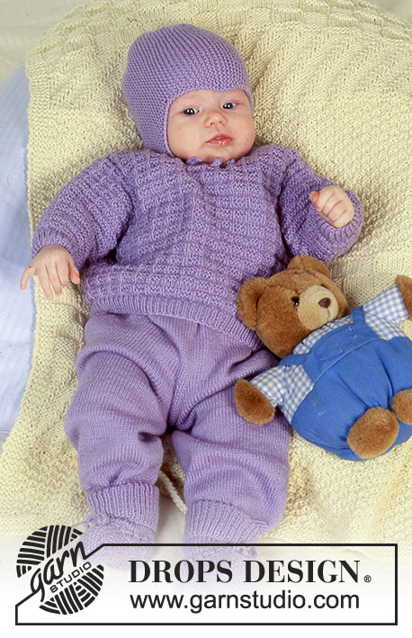 Rocking in Lavender / DROPS Baby 4-19 - DROPS trui met structuurpatroon, broek, muts en slofjes van “BabyMerino”. Thema: babydeken