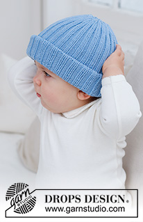 Blue Cloud Beanie / DROPS Baby 42-19 - Stickad mössa till baby och barn i DROPS Merino Extra Fine. Arbetet stickas med resår. Storlek 0 – 4 år.