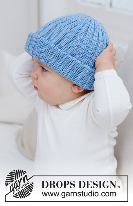 Blue Cloud Beanie / DROPS Baby 42-19 - Stickad mössa till baby och barn i DROPS Merino Extra Fine. Arbetet stickas med resår. Storlek 0 – 4 år.