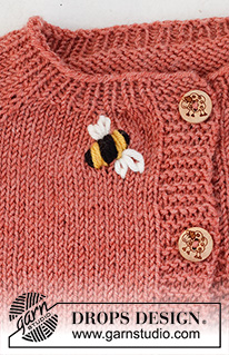 Little Bee Cardigan / DROPS Baby 42-4 - Stickad kofta till baby och barn i DROPS BabyMerino. Arbetet stickas uppifrån och ner med raglan och broderat bi. Storlek 0 - 4 år.