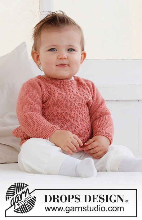 Cotswolds Sweater / DROPS Baby 43-1 - Jersey de punto para bebés en DROPS Flora. La prenda está realizada de arriba abajo con raglán y patrón de calados. Tallas 0 meses - 2 años.