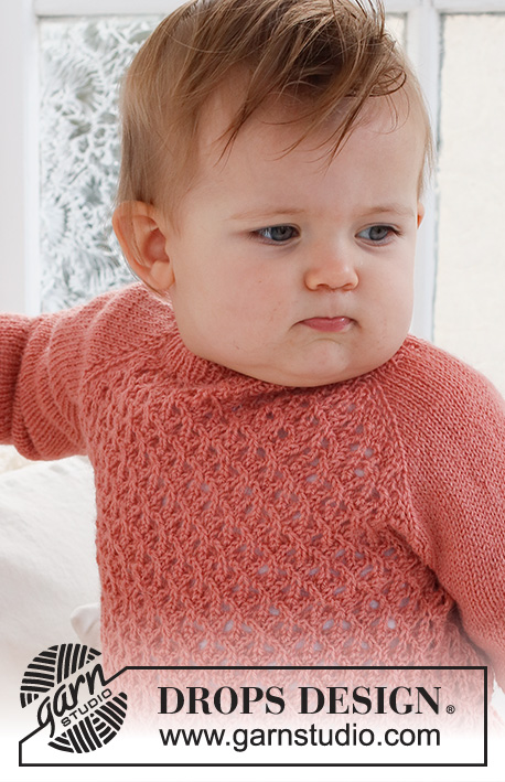 Cotswolds Sweater / DROPS Baby 43-1 - Vauvan ja lapsen ylhäältä alas neulottu pusero DROPS Flora-langasta. Työssä on raglanlinjat ja pitsineuletta. Koot 0-2 vuotta.