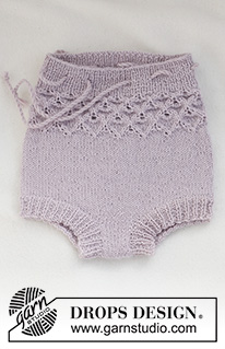 Bellflower Shorts / DROPS Baby 43-13 - Strikket shorts til baby i DROPS Alpaca. Arbeidet strikkes ovenfra og ned med hullmønster og vrangbord. Størrelse 1 mnd – 2 år.