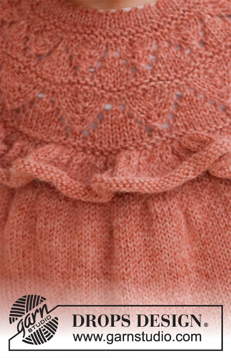 Sweet Primrose Dress / DROPS Baby 43-15 - Strikket kjole til baby og børn i DROPS Alpaca. Arbejdet strikkes oppefra og ned med rundt bærestykke, hulmønster og flæse på bærestykket. Størrelse 0 – 6 år.