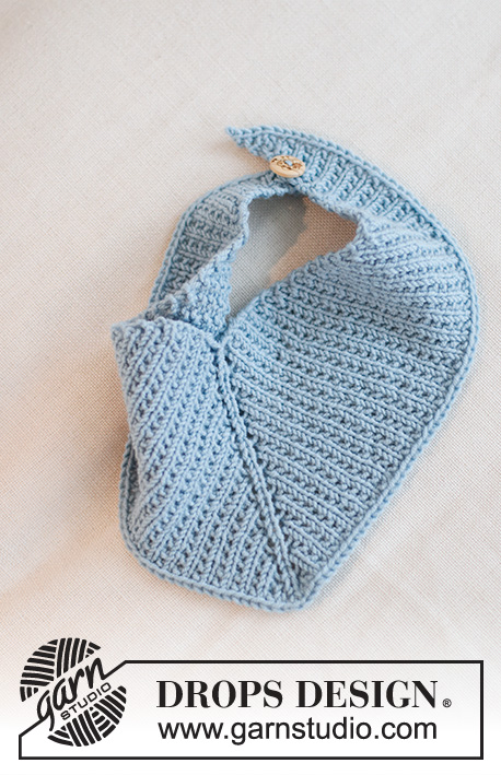 Dew Drops Bib / DROPS Baby 43-17 - Baby šátek / bryndáček pletený přerušovaným pružným vzorem z příze DROPS BabyMerino.