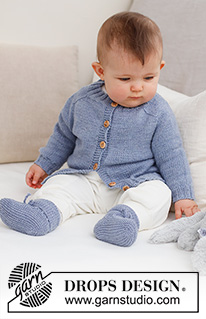 Blue Pebbles Cardigan / DROPS Baby 43-3 - Strikket cardigan til baby i DROPS BabyMerino. Arbejdet strikkes oppefra og ned med sadelskulder. Størrelse Præmatur til 2 år.