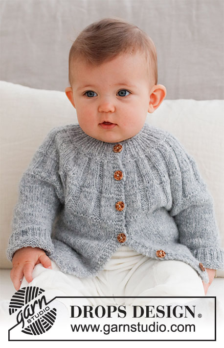Sweet Gleam Cardigan / DROPS Baby 43-6 - Niemowlęcy i dziecięcy rozpinany sweter na drutach, przerabiany od góry do dołu, z zaokrąglonym karczkiem ściągaczem, z włóczki DROPS Sky. Od rozmiaru wcześniak do 2 lat.