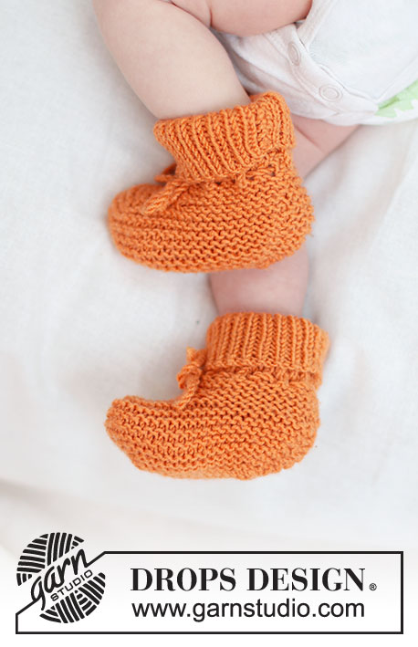 Orange Muffin Slippers / DROPS Baby 45-20 - Pantofole per neonati e bambini lavorate ai ferri in DROPS Baby Merino. Lavorate dall’alto in basso a maglia legaccio. Taglie: 0 - 4 anni.