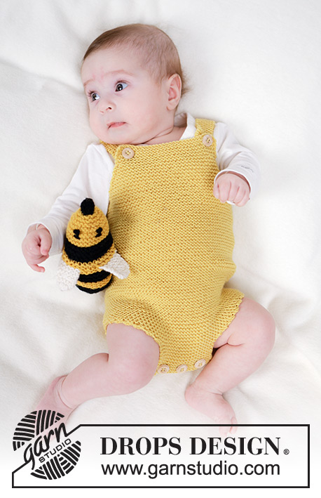 Bumblebee Romper / DROPS Baby 45-3 - Śpioszki dziecięce na drutach z włóczki DROPS BabyMerino. Przerabiane od góry do dołu ściegiem francuskim. Od 0 do 4 lat.