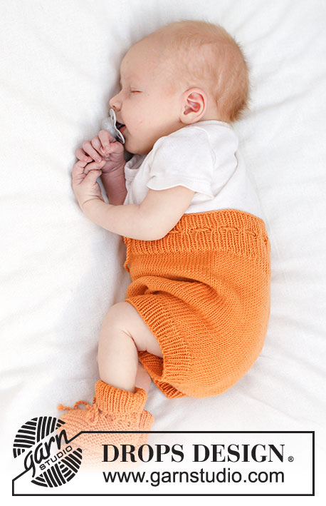 Orange Muffin Shorts / DROPS Baby 45-8 - Vauvan ylhäältä alas neulotut shortsit DROPS Baby Merino -langasta. Työssä on sileää neuletta. Koot 0 - 4 vuotta.