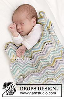 Seaside Seashells Blanket / DROPS Baby 46-10 - Neulottu vauvanpeitto DROPS Fabel-langasta. Työssä on siksak-kuvioita.