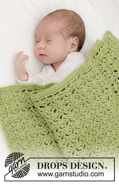 Green Bliss Blanket / DROPS Baby 46-14 - Gehäkelte Decke für Babys / Babydecke in DROPS Cotton Merino. Die Arbeit wird mit Lochmuster gehäkelt.