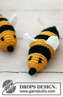 Bee Buddies / DROPS Baby 46-19 - Brinquedo abelha tricotada para bebé e criança em DROPS Merino Extra Fine. Tricota-se em idas e voltas em ponto jarreteira. Tema: Brinquedos