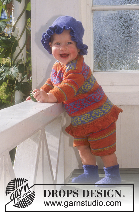 Little Ivy / DROPS Baby 6-6 - DROPS Bluse, shorts, sokker og hæklet hat i Safran med blomster-borter og striber.
