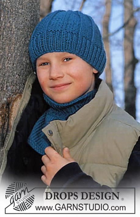 DROPS Children 12-25 - Strikket sæt med hue og hals til børn i DROPS Alaska. Størrelse 3 - 14 år.