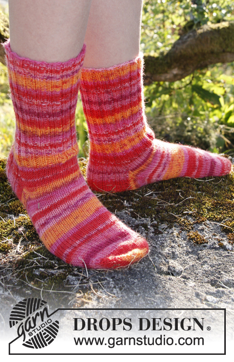 Jenna / DROPS Children 22-13 - Knitted children socks in DROPS Fabel with rib. Size 15 - 37.