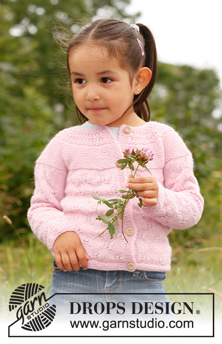 Illy / DROPS Children 22-16 - Propínací svetr s kruhovým sedlem pletený krajkovým vzorem z příze DROPS BabyAlpaca Silk. Velikosti pro děti od 3 do 12 let.  