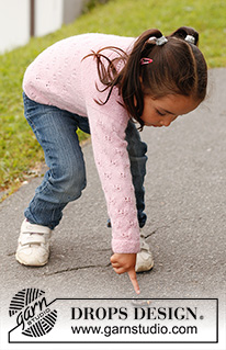 Illy / DROPS Children 22-16 - Propínací svetr s kruhovým sedlem pletený krajkovým vzorem z příze DROPS BabyAlpaca Silk. Velikosti pro děti od 3 do 12 let.  