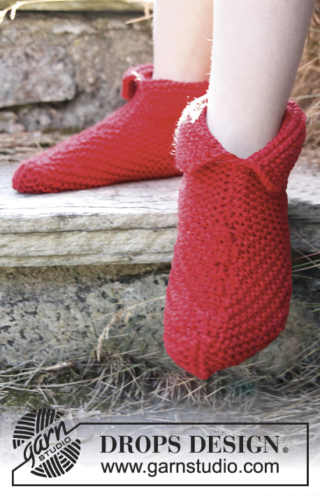 Snuggles / DROPS Children 22-30 - Knitted DROPS slippers in garter st in Alaska. 
Size 23 - 37.
