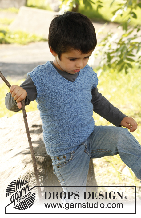 Luca / DROPS Children 22-42 - Colete em tricô com ponto texturado em DROPS Karisma. Tamanhos criança: 3 - 12 anos