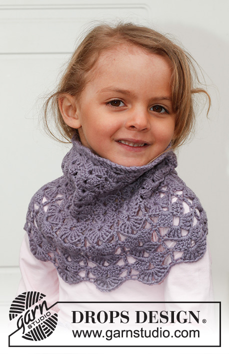 Sweet Fanfare / DROPS Children 24-14 - Crochet neckwarmer in DROPS Karisma. Size children 3 - 12 years.