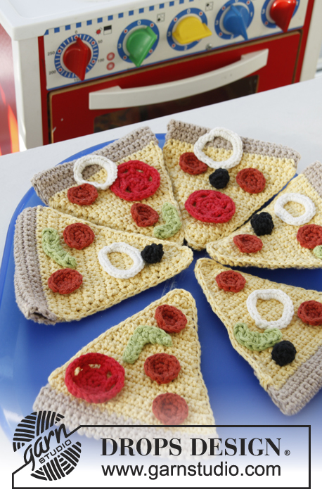 Pizza Party / DROPS Children 24-44 - Crochet pizza with toppings in DROPS Paris