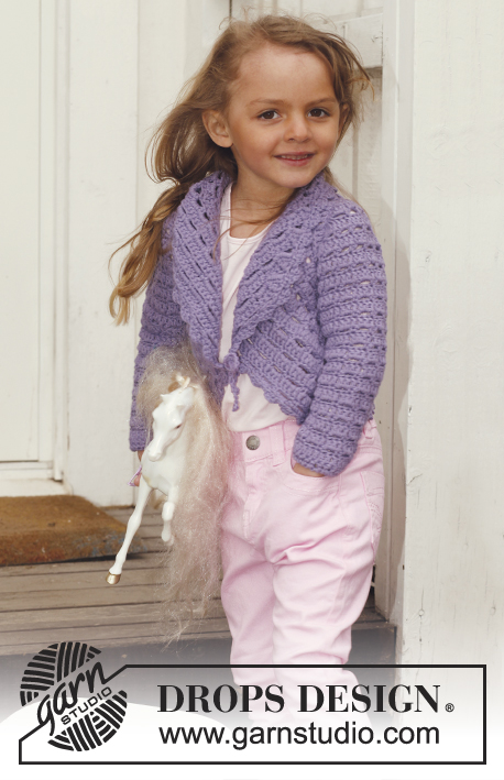 Lovely Lily / DROPS Children 24-6 - Dětský kruhový svetr s krajkovým vzorem háčkovaný z příze DROPS Paris. Velikost: 3 - 12 let