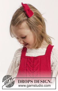 Sweet Alice / DROPS Children 26-4 - Souprava: dětské pletené šaty – šatová sukně s ažurovým vzorem a mašle do vlasů pletená vroubkovým vzorem z příze DROPS Cotton Merino. Velikost: 1 měsíc – 6 let.