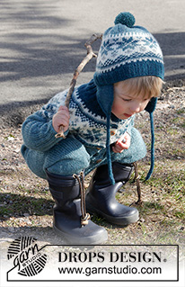 Wild Blueberries / DROPS Children 27-1 - Komplekt: DROPS Karisma lõngast ülevalt alla kootud, ümara passega ja mitmevärvilise mustriga kombinesoon ning kõrvaklappidega ja tutiga laste müts suurustele 1-6 aastat