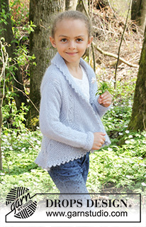 Alvina / DROPS Children 27-12 - Strikket sirkeljakke med bladmønster og riller i DROPS BabyAlpaca Silk og DROPS Kid-Silk, til barn i størrelse 3 - 12 år