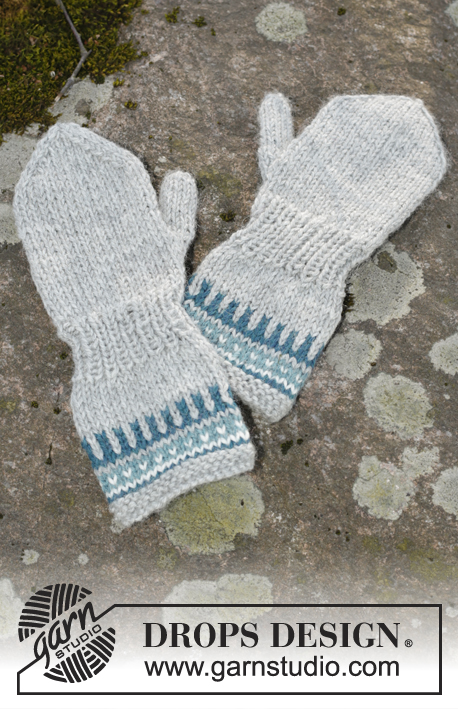 Wild Blueberrie Mittens / DROPS Children 27-35 - Knitted mittens with pattern in DROPS Karisma. Size children 1 - 6 years