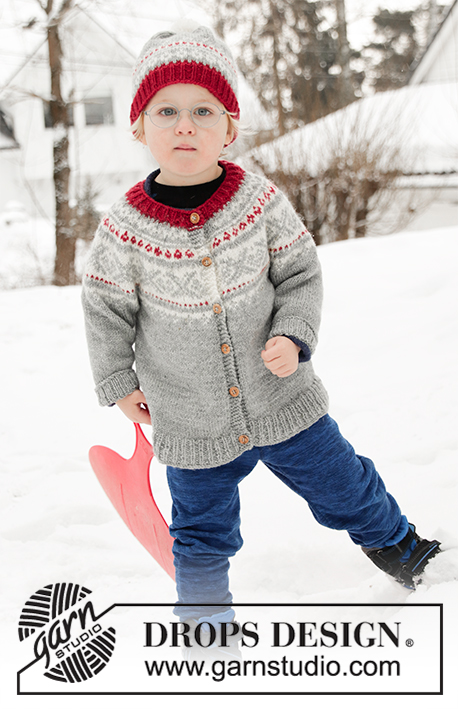 Narvik Jacket / DROPS Children 32-11 - Dziecięcy rozpinany sweter na drutach, przerabiany od góry do dołu, z włóczki DROPS Karisma, z zaokrąglonym karczkiem i żakardem norweskim. Od 2 do 12 lat.
Czapka na drutach, z włóczki DROPS Karisma, z żakardem norweskim i pomponem.