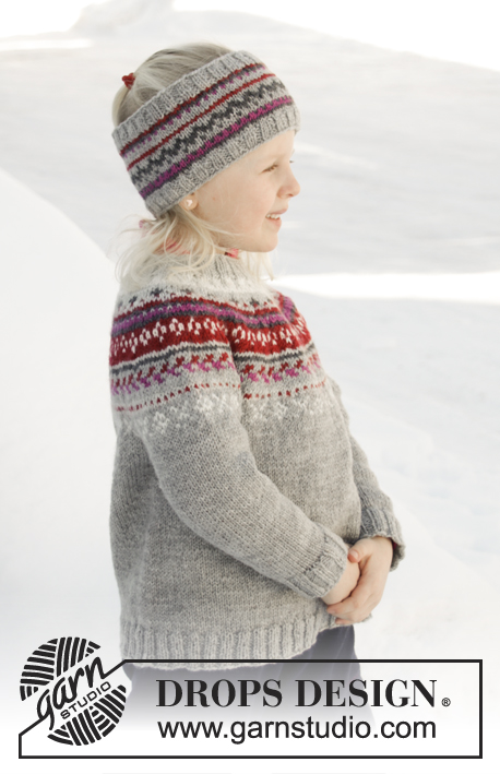 Winter Berries / DROPS Children 32-5 - Sweter dziecięcy na drutach, przerabiany od góry do dołu z włóczki DROPS Karisma, z zaokrąglonym karczkiem i żakardem norweskim. Od 2 do 12 lat.
Opaska na drutach z włóczki DROPS Karisma, z żakardem norweskim.