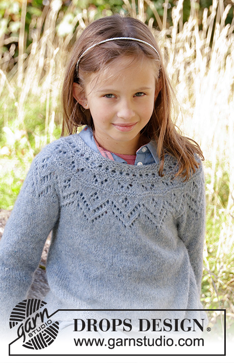 Agnes Sweater / DROPS Children 34-10 - Pulôver criança tricotado de cima para baixo em DROPS Sky, com encaixe arredondado, ponto rendado, em ponto meia e ponto jarreteira. Tamanhos 3 - 12 anos