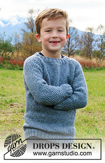 Blue August / DROPS Children 34-17 - Stickad tröja till barn i DROPS Sky. Arbetet stickas uppifrån och ner med raglan och dubbel moss-stickning på ärmarna. Storlek 2-12 år.