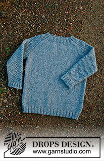 Blue August / DROPS Children 34-17 - Stickad tröja till barn i DROPS Sky. Arbetet stickas uppifrån och ner med raglan och dubbel moss-stickning på ärmarna. Storlek 2-12 år.