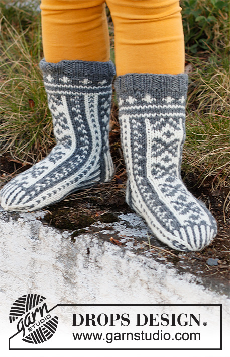 North Star Socks / DROPS Children 37-4 - Stickade sockor till barn med nordiskt mönster i DROPS Karisma. Storlek 24 - 37.