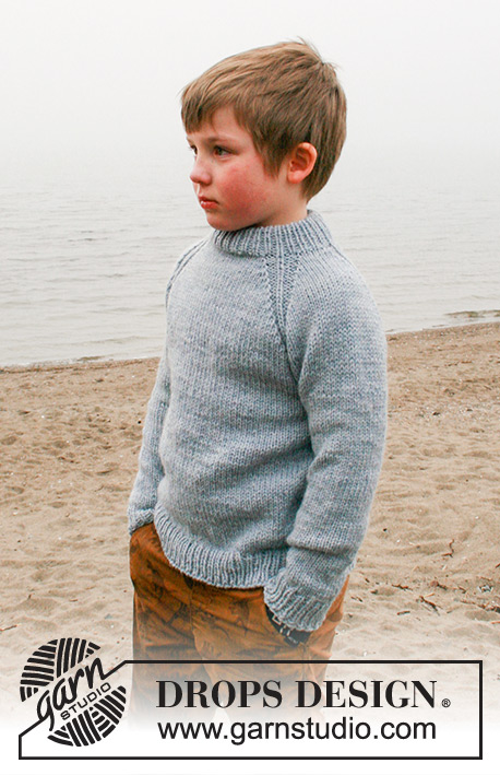 Strand Jumper / DROPS Children 40-3 - Knitted jumper for children in DROPS Alaska. The piece is worked top down with double neck and raglan. Sizes 2 to 12 years.