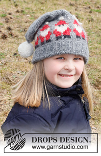 Merry Santas Hat / DROPS Children 41-18 - Czapka dziecięca na drutach, z włóczki DROPS Air, z Mikołajami i pomponami. Od 3 do 14 lat. Temat: Boże Narodzenie.